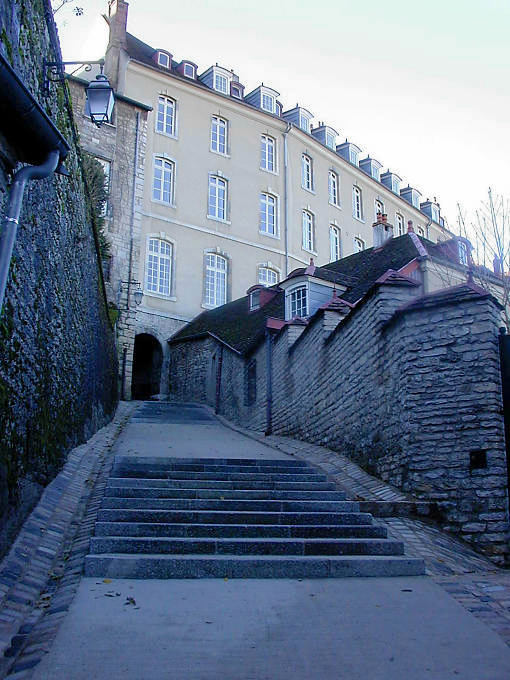 Besançon, en montant vers l'hôtel de Région - France