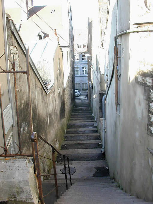 Besançon, traboule entre la rue du Cingle et la rue Ernest Renan - France