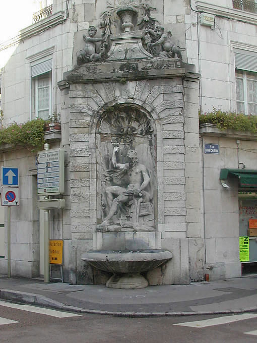 Besançon, Fontaine à l'angle rue Mégevand et rue Ronchaux - France