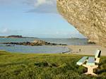Le banc sous le rocher, Bénodet, Bretagne, France.