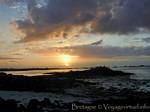 Coucher de soleil sur l'anse de Laber, Roscoff, Bretagne, France.