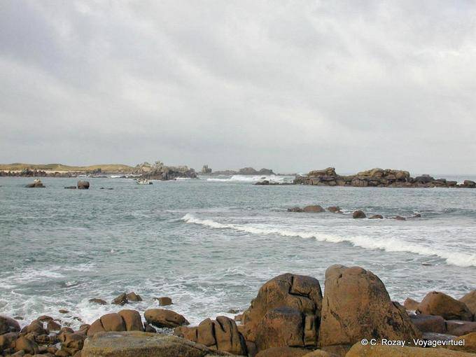 Mer et rochers depuis l'estacade, Roscoff, Bretagne - France