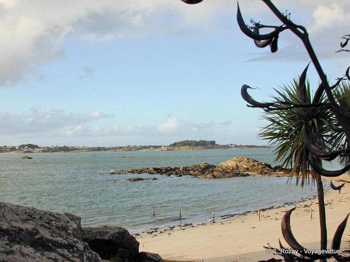 Bénodet, entre la plage et l'île, Bretagne - France