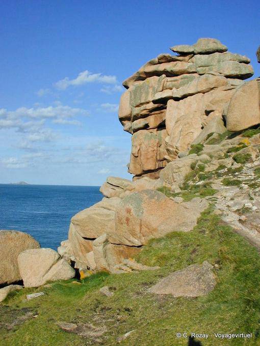 Rochers entre Pors kamor et le Skewell, Sentier des Douaniers. - France