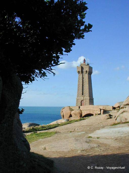 Phare de Mean Ruz, Ploumanac'h, Bretagne - France