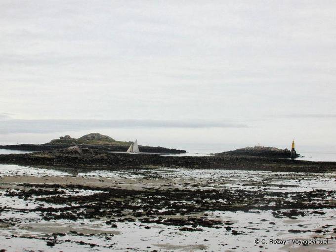 Le voilier à la pointe du Vil, Roscoff, Bretagne - France