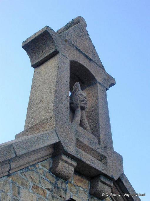 Diablotin de granit sur la maison aux gargouilles, sentiers de Douaniers, Ploumanac'h, Bretagne - France