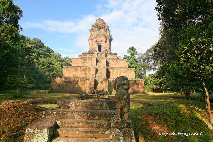 Façade est du temple pyramide, Baksei Chamkrong, Angkor, Cambodge