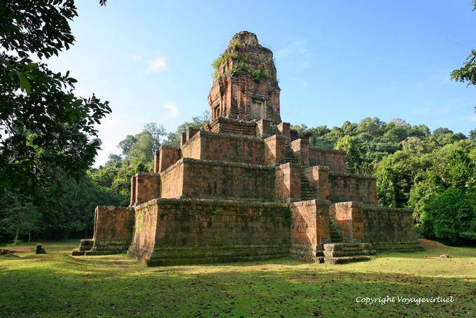 Vue sur la forme pyramidale de Baksei-Chamkrong, Angkor, Cambodge