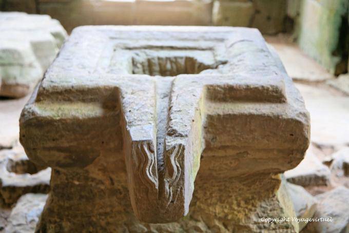 Base d'un Linga-yoni, Banteay Kdei, Angkor, Cambodge