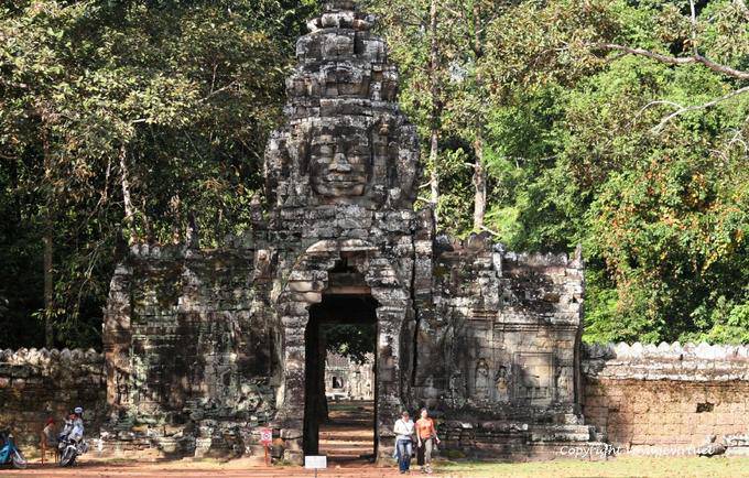 Quatrième mur d'enceinte et gopura, Banteay Kdei, Angkor, Cambodge