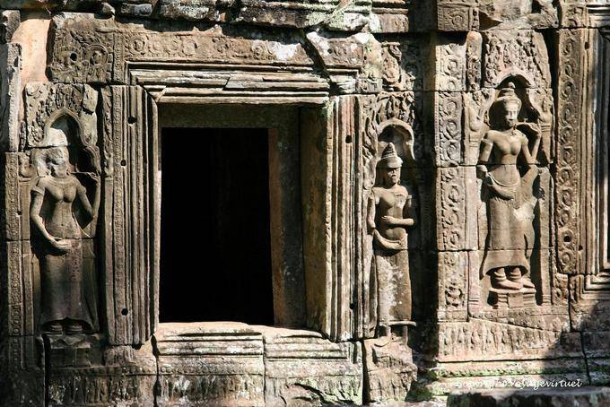 Nymphes célestes autour d'une fenêtre, Banteay Kdei, Angkor, Cambodge