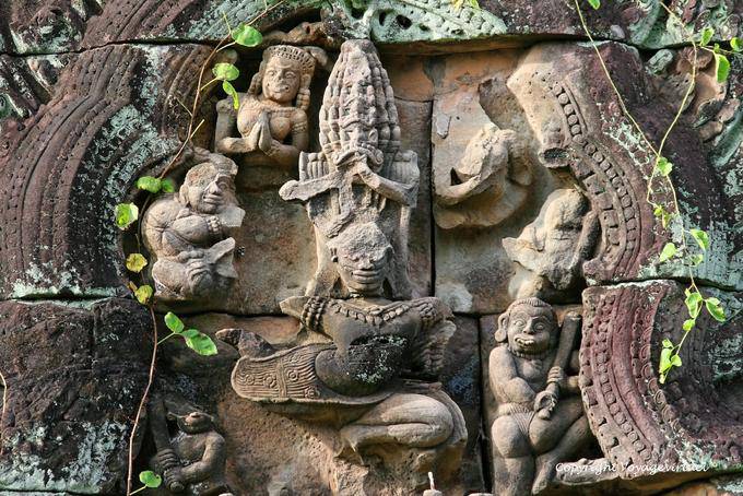 Sculptures sur l'une des tours, Banteay Samré, Angkor, Cambodge