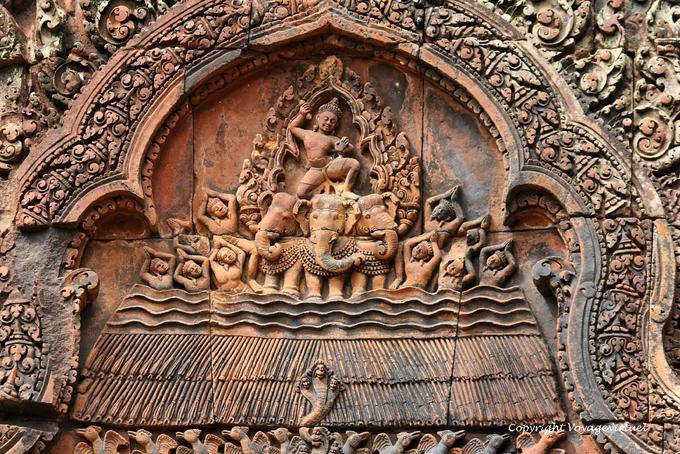 Indra sur son éléphant à trois têtes Airâvata, Banteay Srei, Angkor, Cambodge