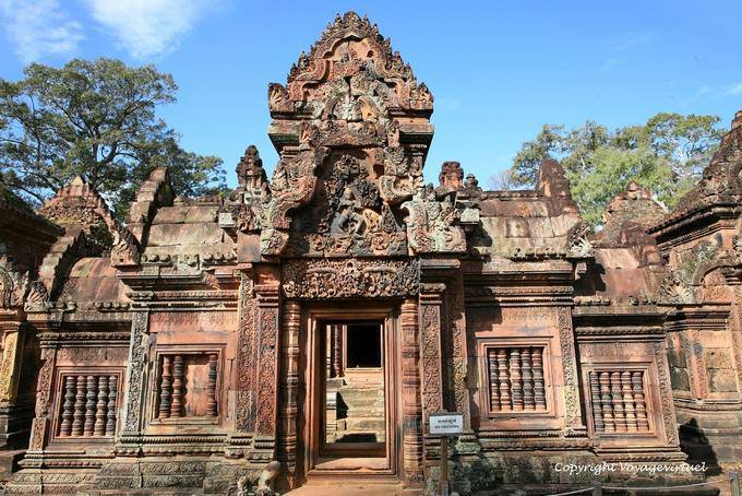 Façade du gopura I, côté est, Banteay Srei, Angkor, Cambodge