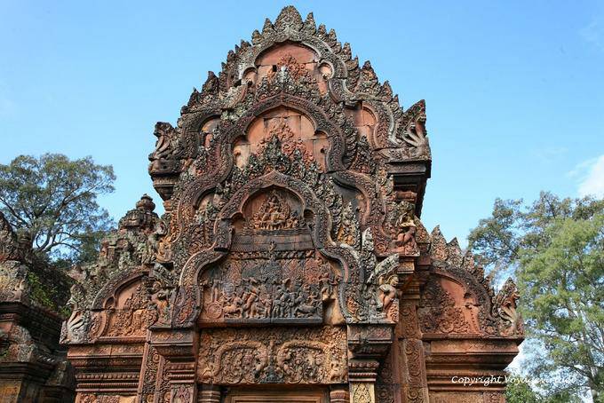 Bibliothèque nord, Agni incendie la forêt Khandava, Banteay Srei, Angkor, Cambodge