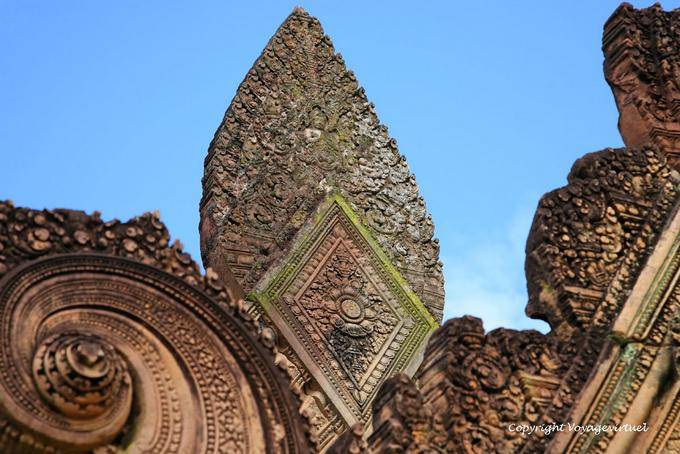 Palme de grès finement ciselé, gros-plan, Banteay Srei, Angkor, Cambodge