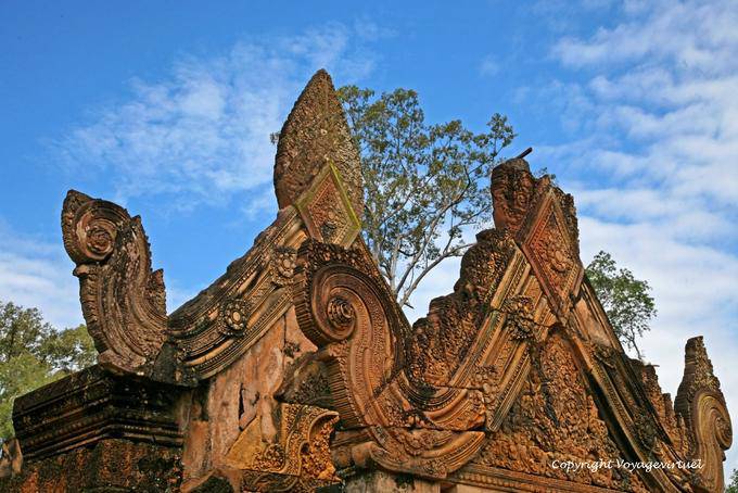 Tympan du gopura, Tribhuvanamahesvara, Banteay Srei, Angkor, Cambodge