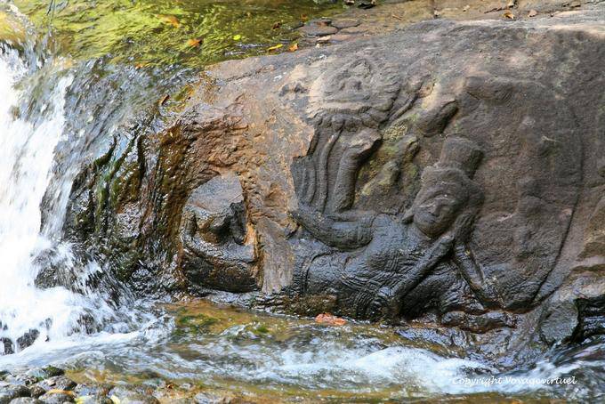 Kbal Spean, Brahma sur bouton de lotus sortant du nombril de Vishnu, Angkor, Cambodge