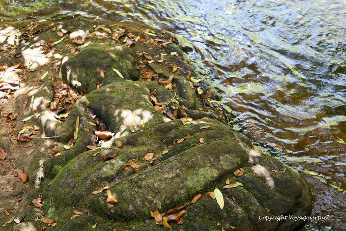 Linga dans la roche, Kbal Spean site, Angkor, Cambodge