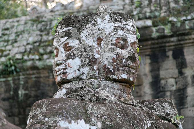 Visages sereins de géant Porte de la Victoire, Angkor, Cambodge
