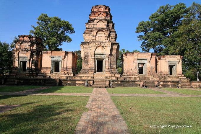 Vue générale des tours de briques, Prasat Kravan, Angkor, Cambodge