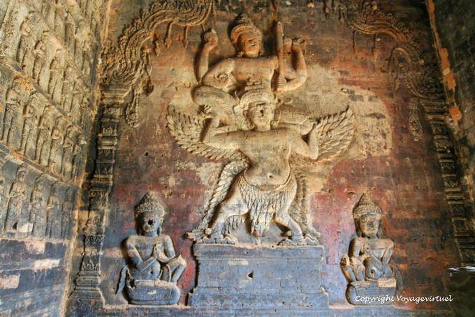Vishnu chevauchant un garuda, Prasat Kravan, Angkor, Cambodge