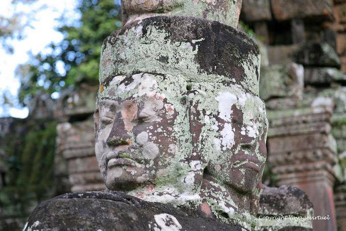 Double tête sculptée, Preah Khan, Angkor, Cambodge