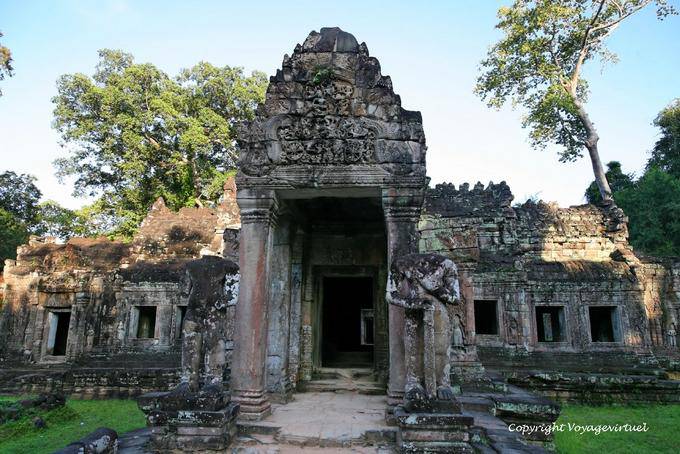 Gardiens au bâton entrée de Preah Khan, Angkor, Cambodge