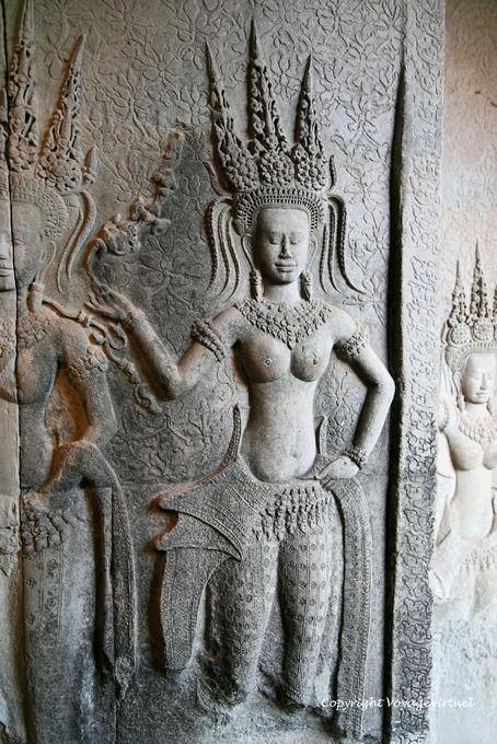 Tiare à diadème, collier et bijoux, robe moulante, Apsara, Angkor Wat, Angkor, Cambodge