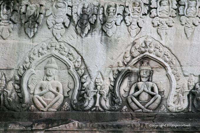 Médaillons de prière sur un mur, Angkor Vat, Angkor, Cambodge
