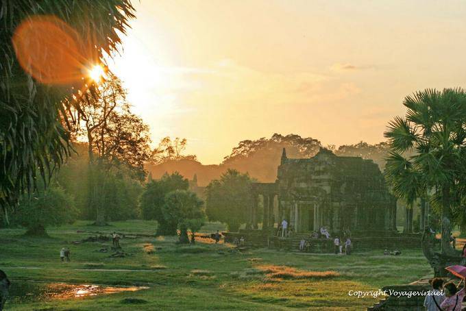 Lumière du soir sur un temple annexe, Angkor Wat, Angkor, Cambodge