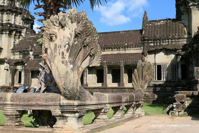 Immense naga de la balustrade, Angkor Wat, Angkor, Cambodge