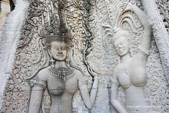 Nymphes célestes tentatrices se souriant, Angkor Wat, Angkor, Cambodge