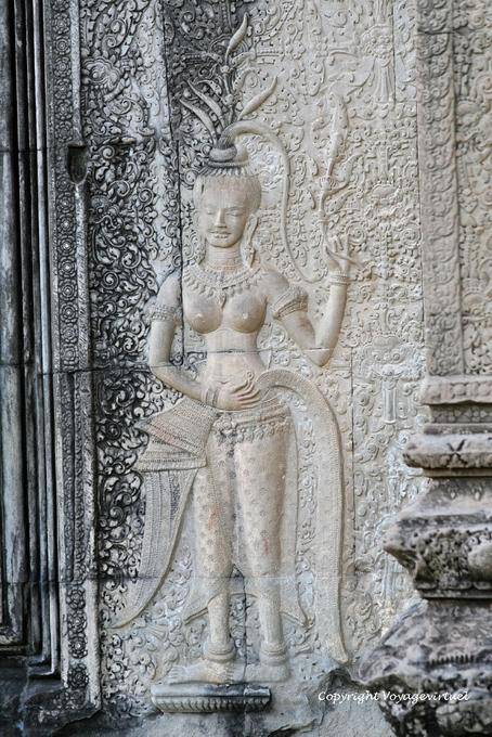 Toucher seins nus d'une apsara pour porter bonheur, Angkor Wat, Angkor, Cambodge