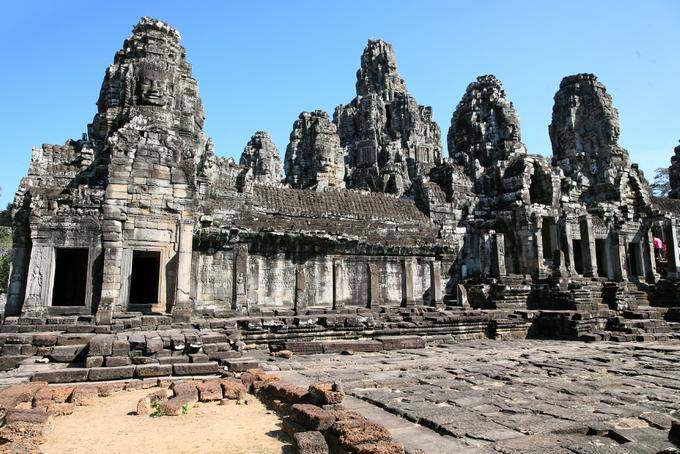 Facade et galeries nord Bayon Angkor-Thom, Angkor, Cambodge