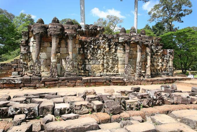 Mur de la terrasse supérieure orné d'éléphants à trois têtes, Terrasse des Eléphants, Angkor, Cambodge