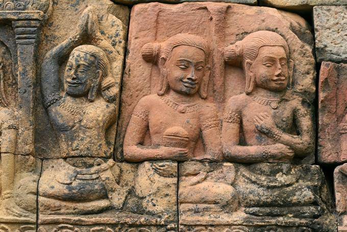 Personnages sur la face nord du mur externe, Terrasse du Roi Lépreux, Angkor, Cambodge