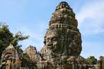 Gros-plan sur un visage du bouddha sur une gopura, Banteay Kdei, Cambodge.