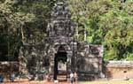 Quatrième mur d'enceinte et gopura, Banteay Kdei, Cambodge.
