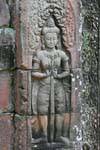 Devatâ sculptée sur un mur extérieur, Banteay Kdei, Cambodge.