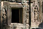 Nymphes célestes autour d'une fenêtre, Banteay Kdei, Cambodge.