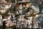 Gros plan sur les sculptures du fronton, Banteay Samré, Cambodge.