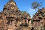Un fronton de la bibliothèque sud, Banteay Srei, Cambodge.