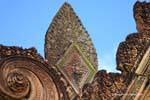 Palme de grès finement ciselé, gros-plan, Banteay Srei, Cambodge.
