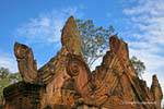 Tympan du gopura, Tribhuvanamahesvara, Banteay Srei, Cambodge.