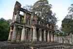 Edifice à deux étages aux colonnes rondes, Preah Khan, Cambodge.