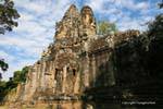 Visage représentant Avalokiteśvara sur la tour de la porte Sud, Angkor Thom, Cambodge.