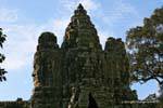 Autre vue de la porte Sud depuis l'intérieur des murailles d'Angkor Thom, Cambodge.
