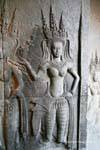 Tiare à diadème, collier et bijoux, robe moulante, Apsara, Angkor Wat, Cambodge.